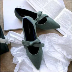 Flat casual boat shoes in Mary Jane style with pointed toes and bow detail in gray fabric