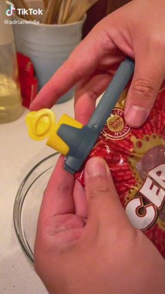 Food Sealing Clips with Pour Spout